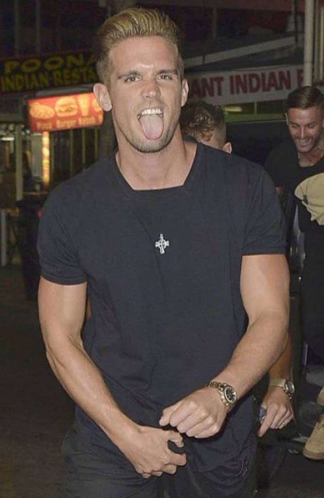 Bestseller, Geordie Shoes Gaz rocking the Square Neck T-Shirt